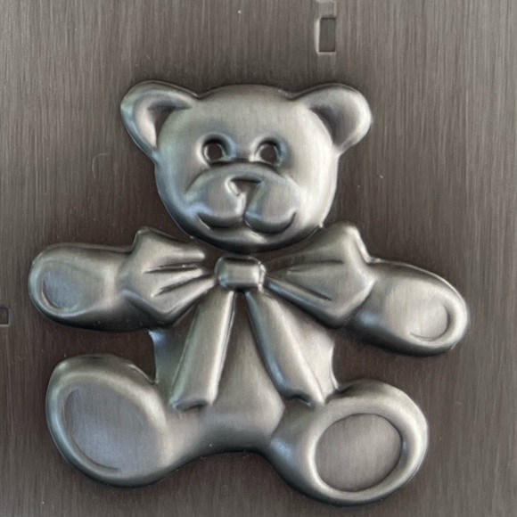 Burnes of Boston ENGRAVEABLE baby picture frame. Pewter “4x4” embossed bear. - Picture 9 of 12